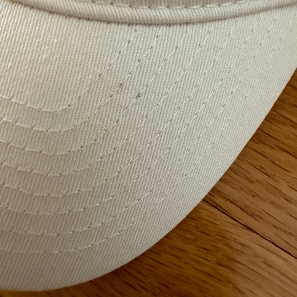 St. Louis Cardinals White Cap Hat Gold Metallic Script Gold Metal Logo Womens - Picture 9 of 13